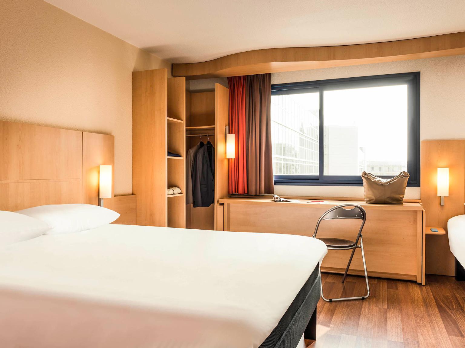 hotel ibis paris 17 clichy batignolles 10 rue bernard buffet