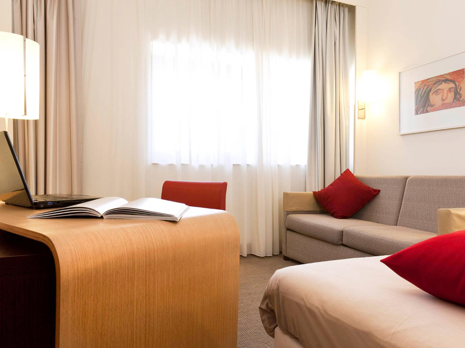 Novotel Paris Est 1 Avenue De La République 93170 Bagnolet Novotel Paris Est - Hôtel, 1 Avenue de la Republique 93170 Bagnolet