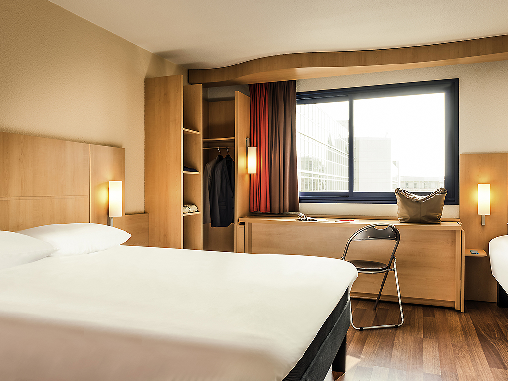 ibis Paris Berthier Porte de Clichy - Hôtel, 10 rue ...