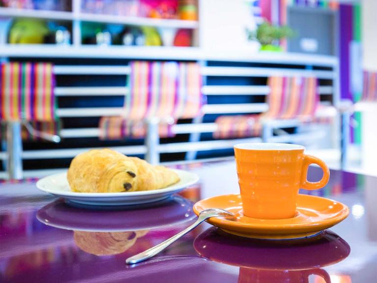 ibis Styles Les Sables-d'Olonne - Hôtel, 48 rue Eric ...