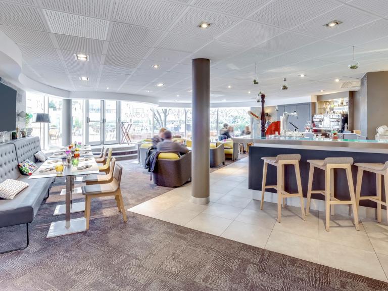 Novotel Paris Sud Porte de Charenton - Hôtel, 3-5 place des Marseillais