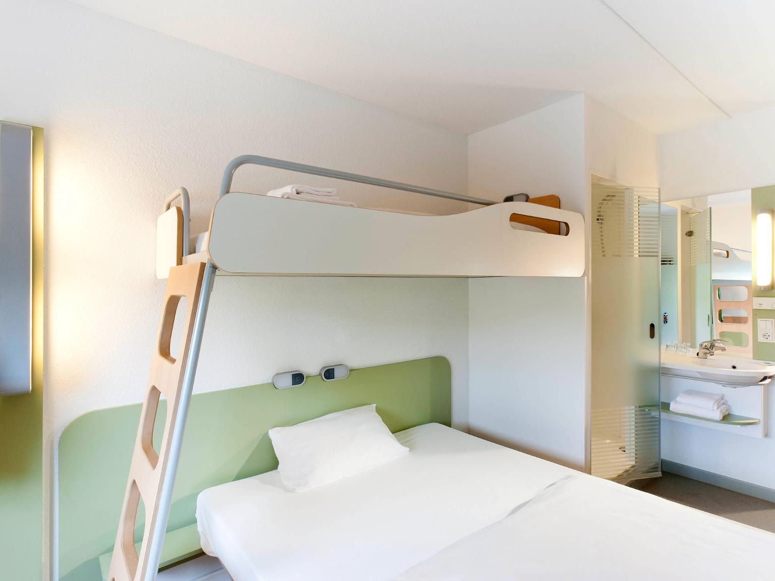 ibis budget Vélizy  Hôtel, 1, Rue du Petit Clamart 78140 Vélizy