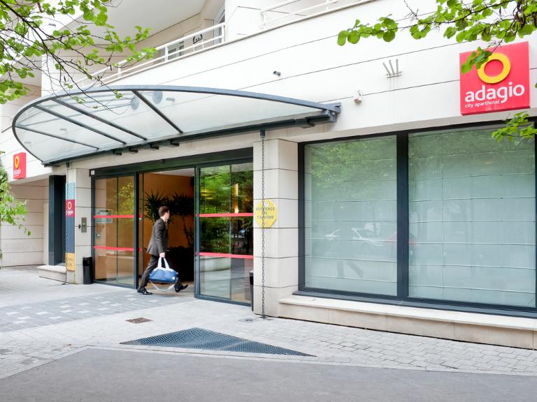 1 Rue Des Lilas D Espagne 92400 Courbevoie